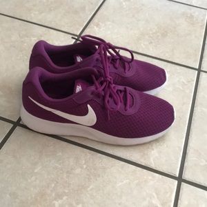 Nike tennis shoes